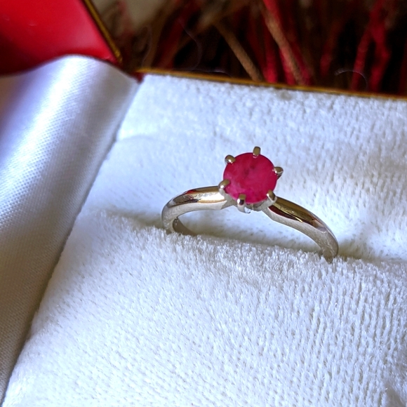 ♥️14K WHITE GOLD RUBY SOLITAIRE ENGAGEMENT RING - Picture 6 of 12